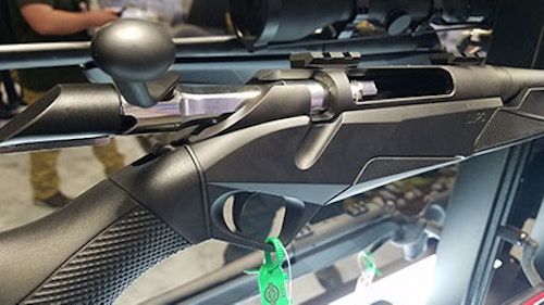This photo shows the AirTouch texturing on the grip, the angular trigger guard and the chromed bolt of the Benelli Lupo.