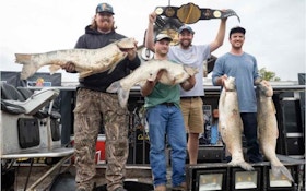 How Many Pounds Did These Bowfishing Champions Arrow?