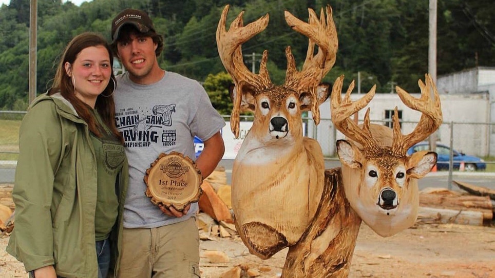 Chainsaw Carving of Whitetail Bucks Wins Championship