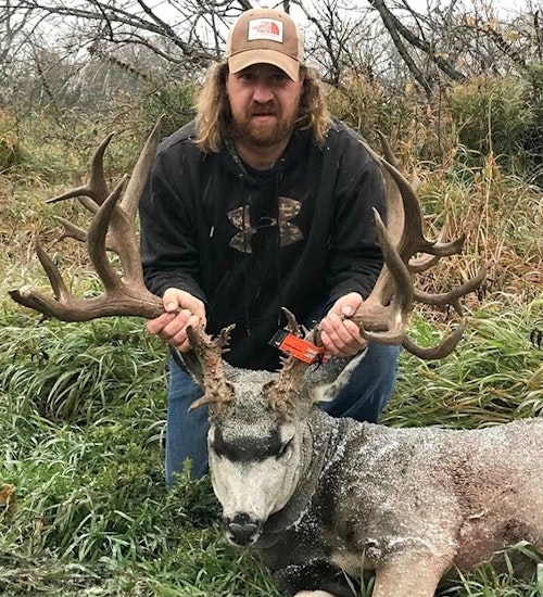 Perhaps better known for its whitetails than mule deer, Saskatchewan produced the new P&Y non-typical muley for bowhunter Dennis Bennett.