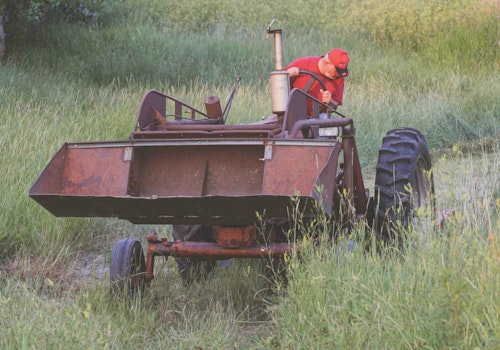 Farmers are in the middle of many busy chores during spring such as working fields and fixing fences, allowing you to blend in with their commotion.