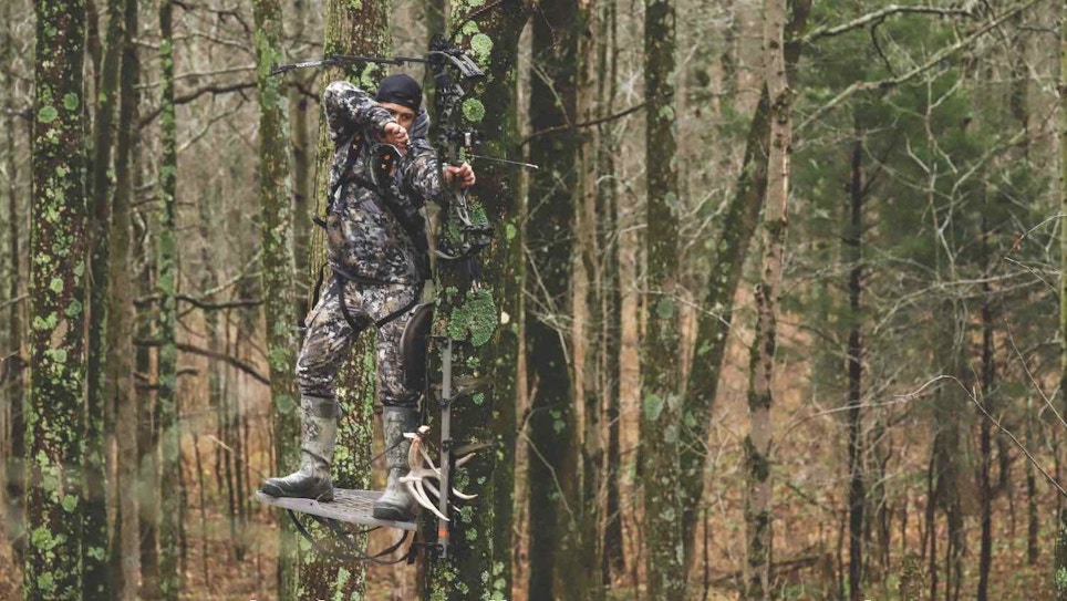 Bowhunters: How to Ace Now-or-Never Whitetail Shots