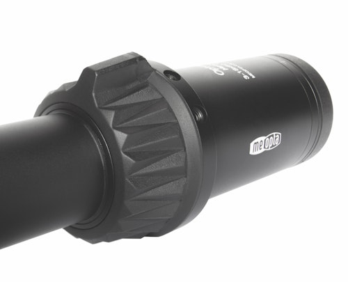 A speed bump on the magnification dial means a sure grip in bad conditions. The scope also ships with a throw lever if owners prefer that style of setup.