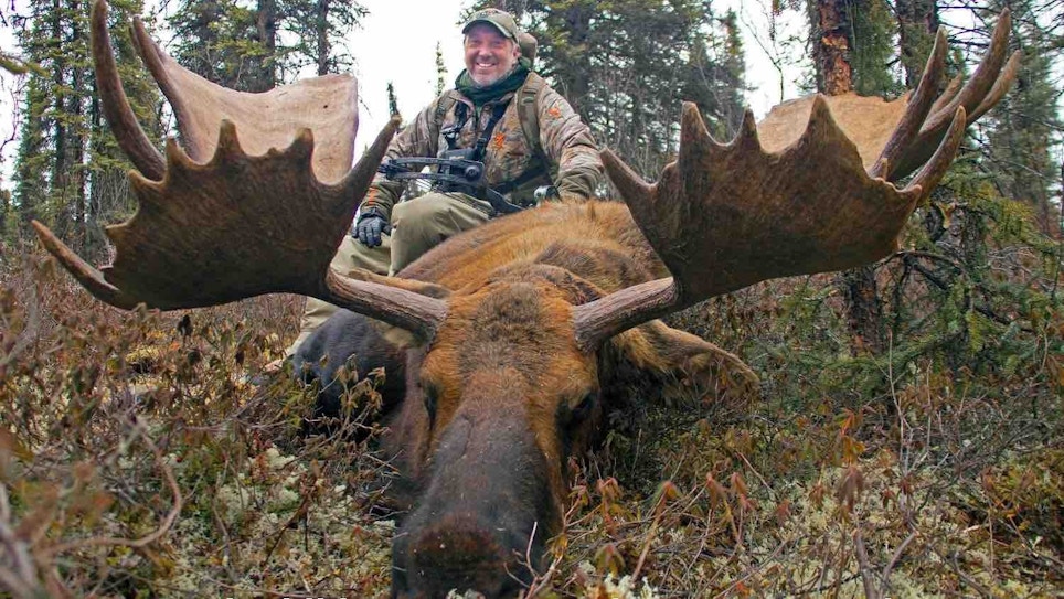 Video: Arrowing a Boone and Crockett Yukon Moose