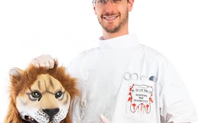 Group Protests 'Lion Killer' Halloween Costume