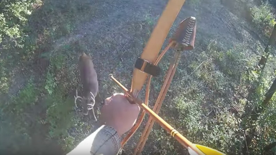 Video: Big 10-Point Buck Arrowed With Self-Made Bow, Arrow and Broadhead