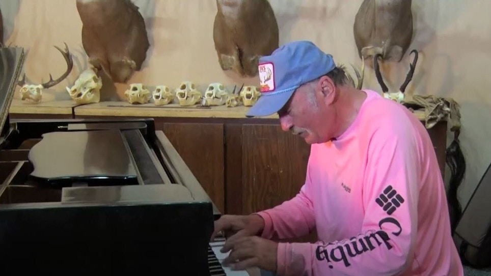 Video: Roger Raglin Is an Accomplished Pianist?