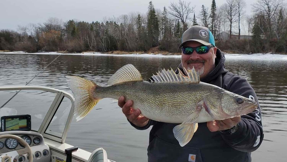 Crazy Boat Landing Video: How Bad Do You Want to Catch Spring Walleyes?