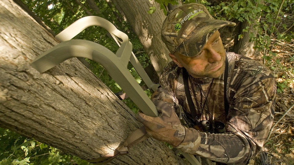 MLB coach Ned Yost falls from treestand