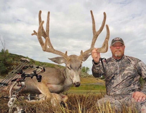 Even on large western properties holding good numbers of mule deer and pronghorn, trying to kill both species during one hunt with archery gear is difficult, especially on a trip scheduled for only 4 or 5 days.